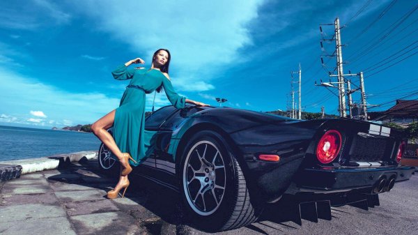 С девушками на обои