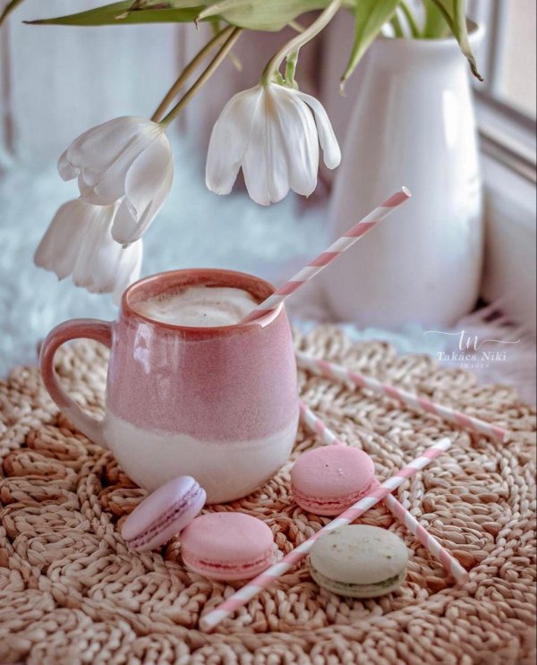 Девушка желает доброго утра