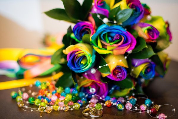 букет разноцветных роз