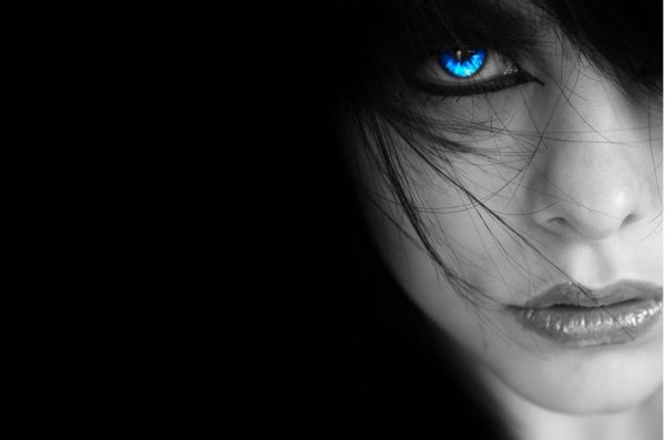 Девушка на черном фоне