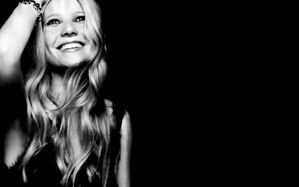 Девушка на черном фоне