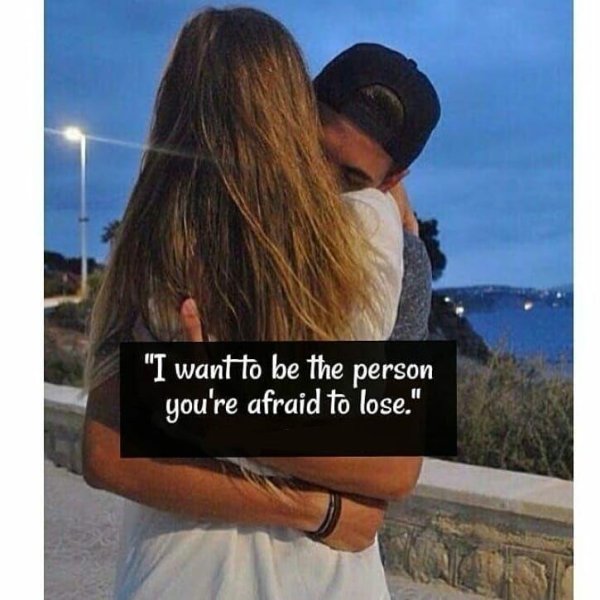 Парень и девушка обнимаются без лица