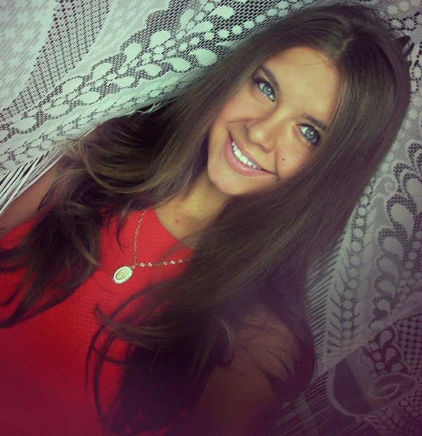 Девушка есть