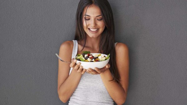 Девушка есть