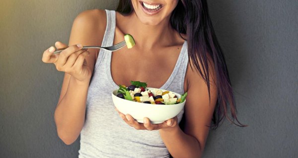 Девушка есть