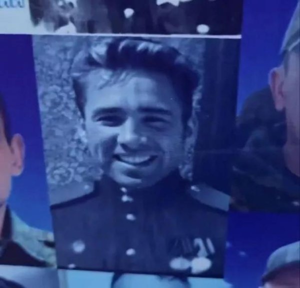 Девушка есть