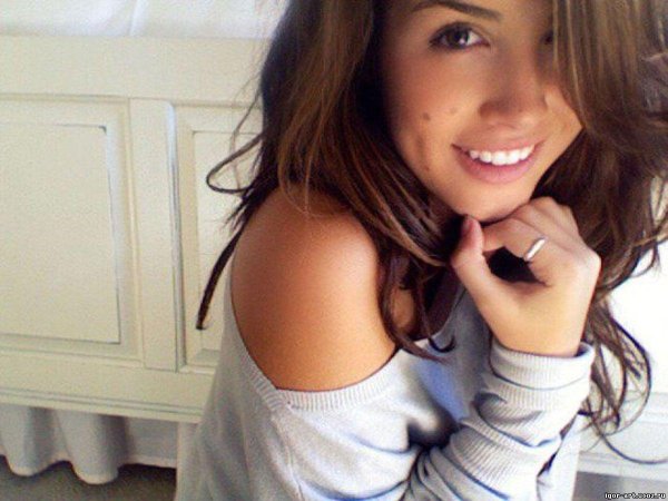 Девушка есть