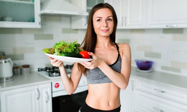 Девушка есть