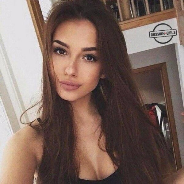 Девушка есть