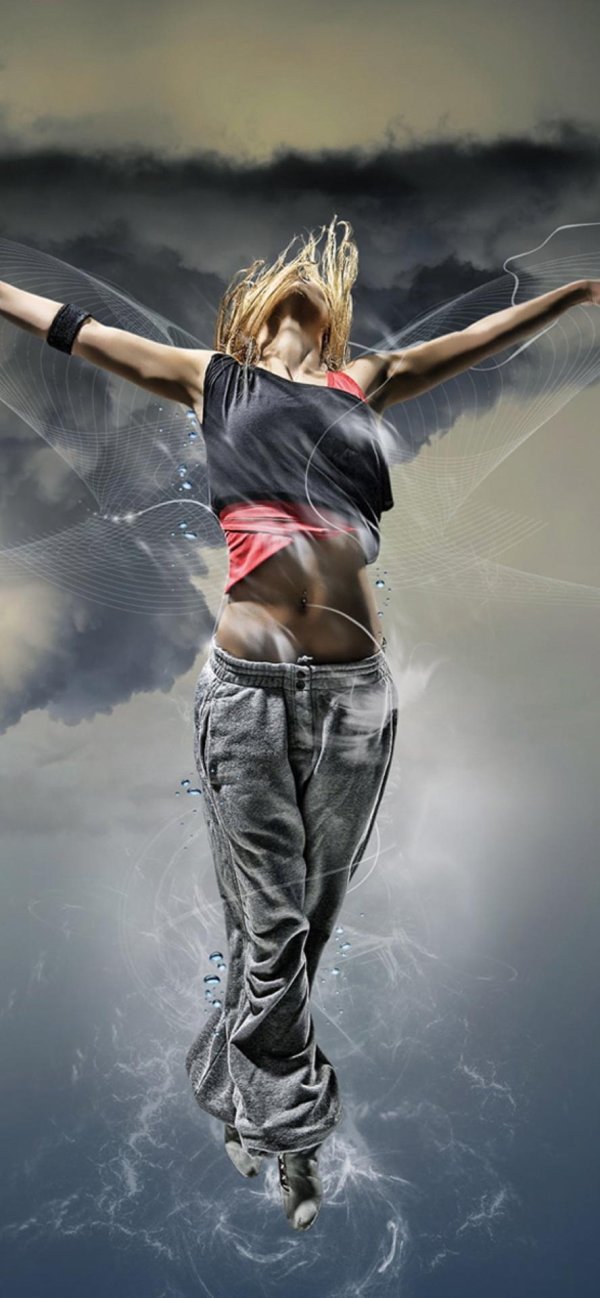 Девушка танцует