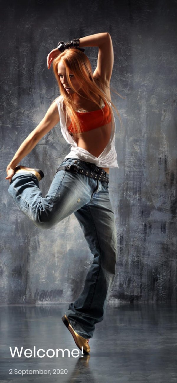 Девушка танцует