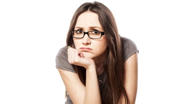 Девушка задумалась