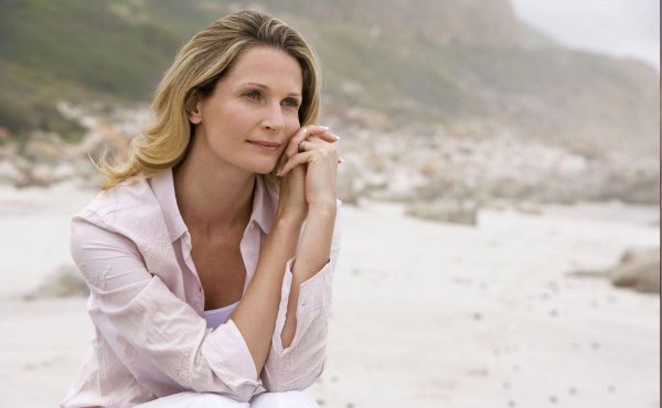 Девушка задумалась