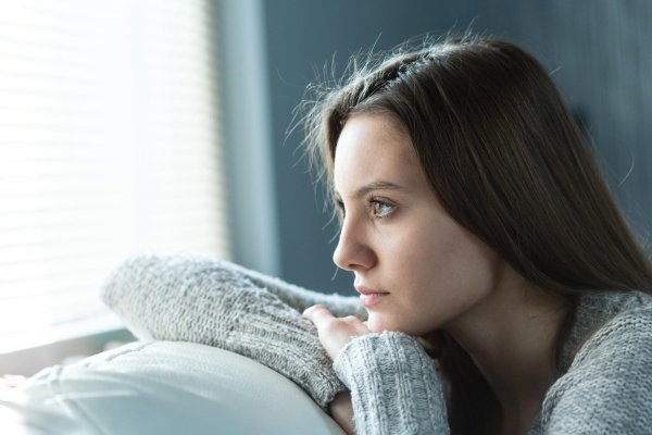 Девушка задумалась