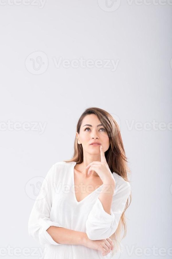 Девушка задумалась