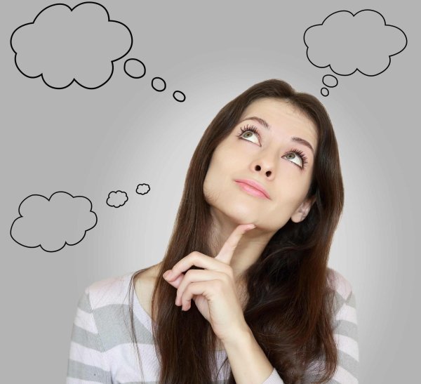 Девушка задумалась