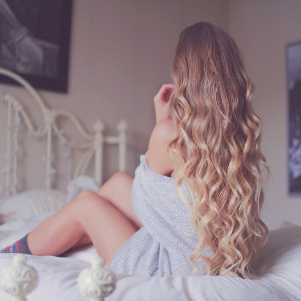 Светловолосая девушка