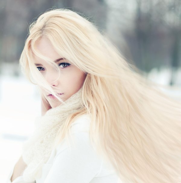 Светловолосая девушка