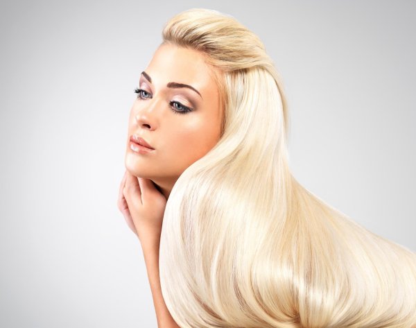 Светловолосая девушка