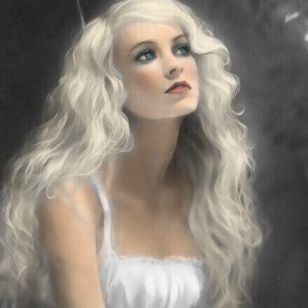 Светловолосая девушка