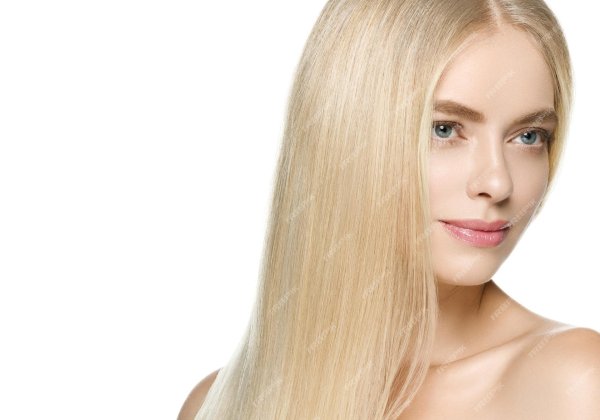 Светловолосая девушка