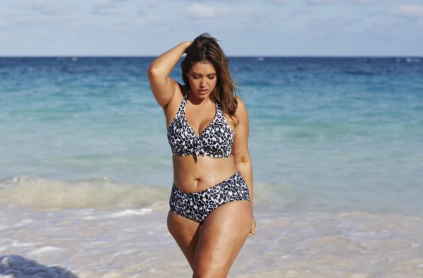 Полная девушка