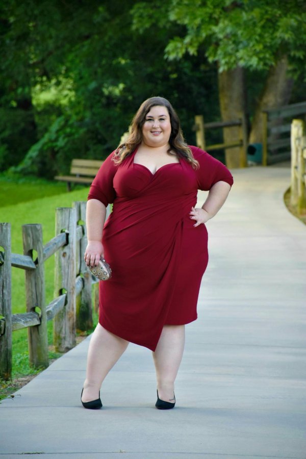 Полная девушка