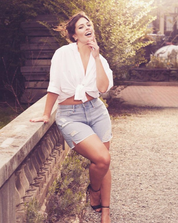 Полная девушка