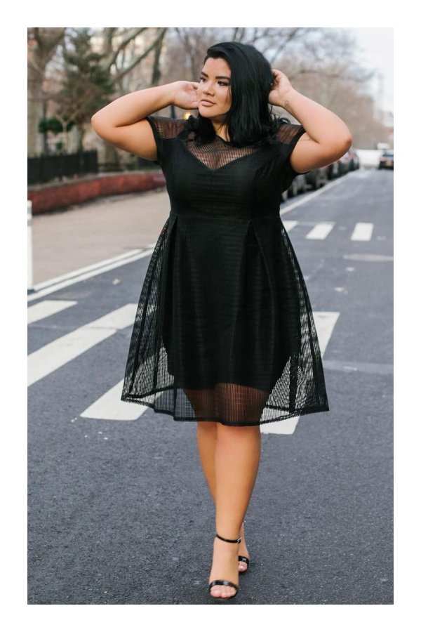 Полная девушка