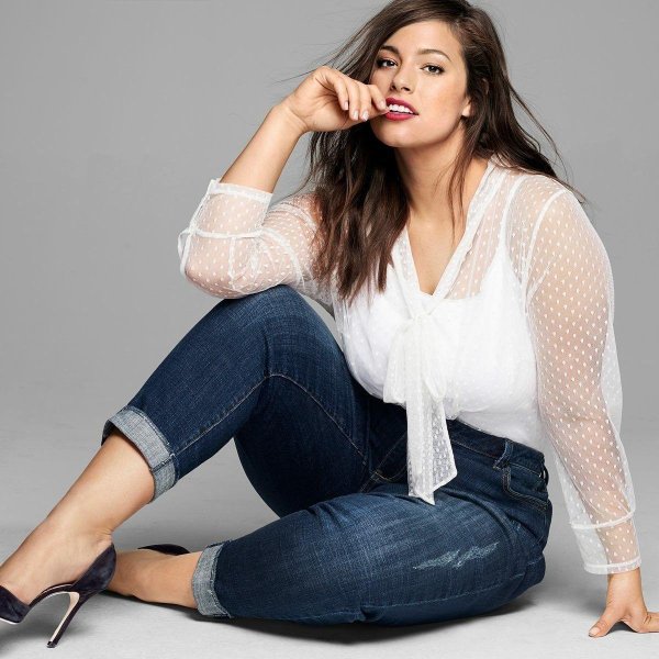 Полная девушка