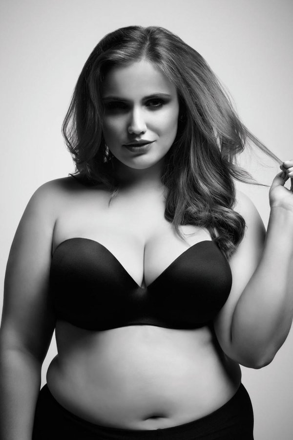 Полная девушка