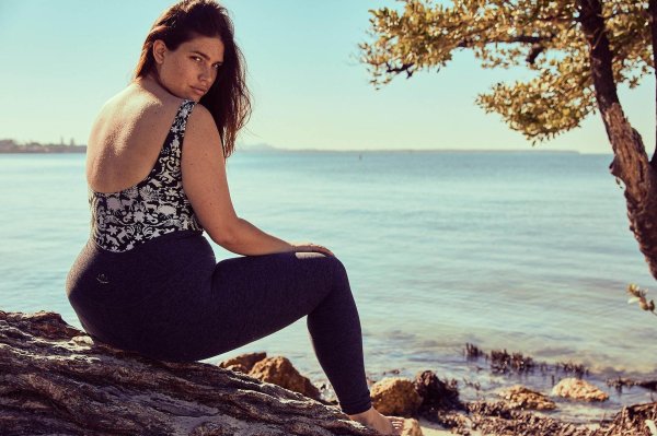 Полная девушка