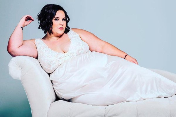 Полная девушка