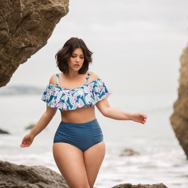 Полная девушка