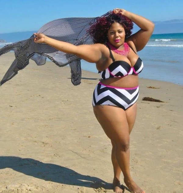 Полная девушка