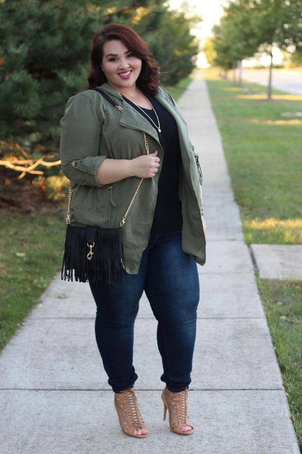 Полная девушка