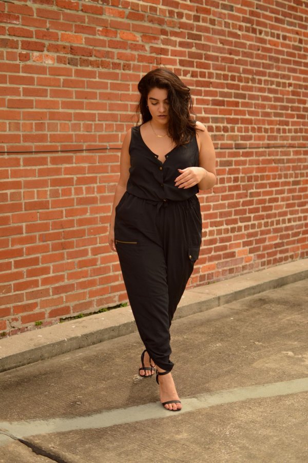 Полная девушка