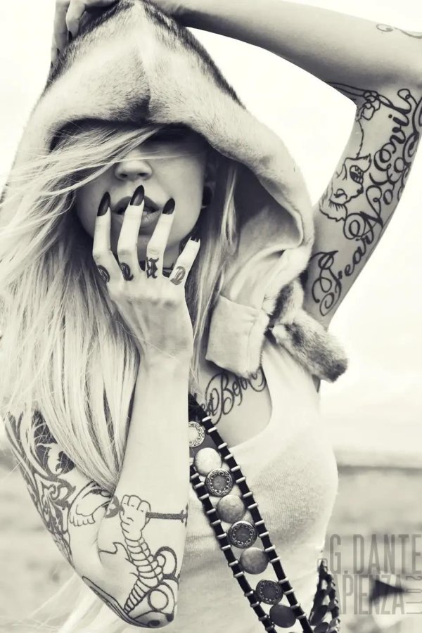 Девушка дерзкая