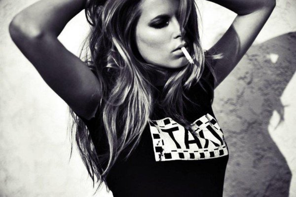 Девушка дерзкая