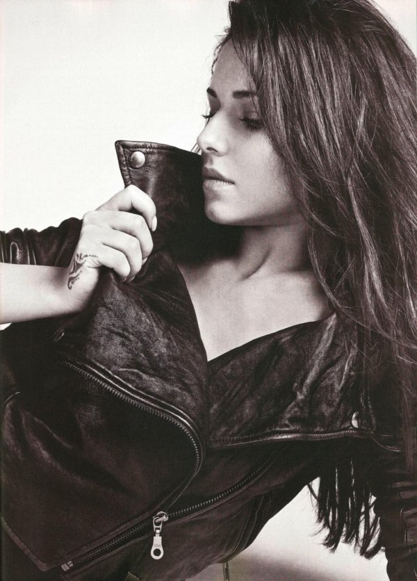 Девушка дерзкая