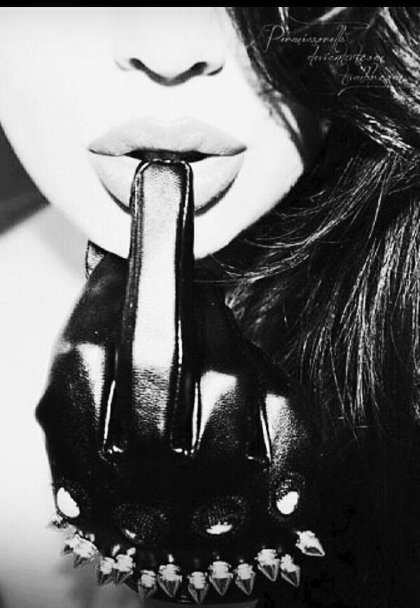 Девушка дерзкая