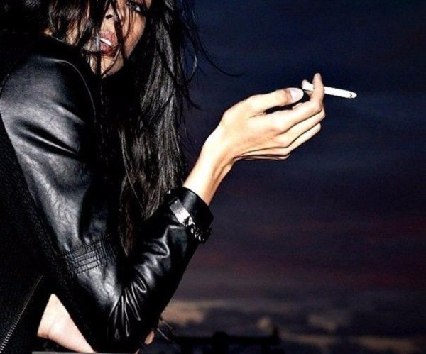 Девушка дерзкая