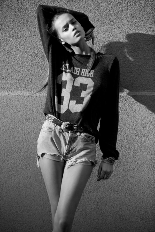 Девушка дерзкая