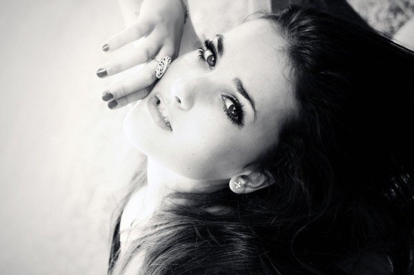 Девушка дерзкая