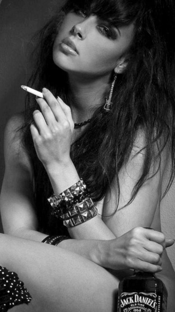 Девушка дерзкая