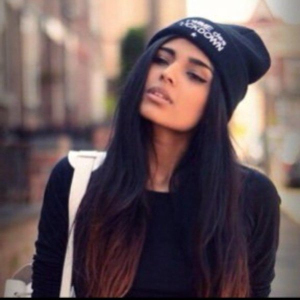 Девушка дерзкая