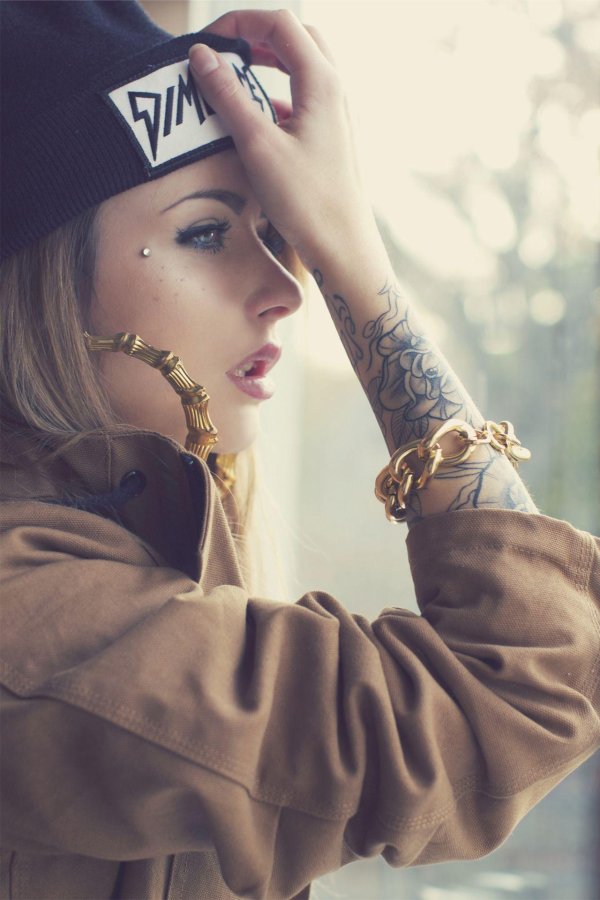 Девушка дерзкая