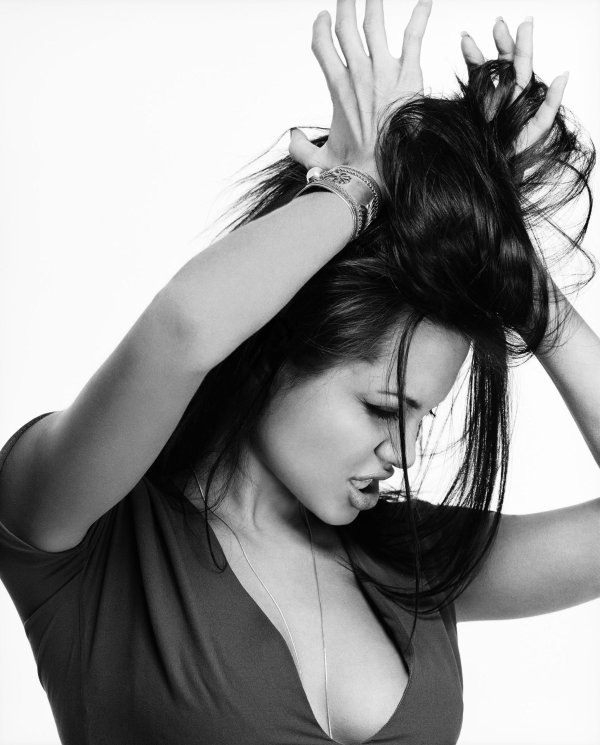 Девушка дерзкая