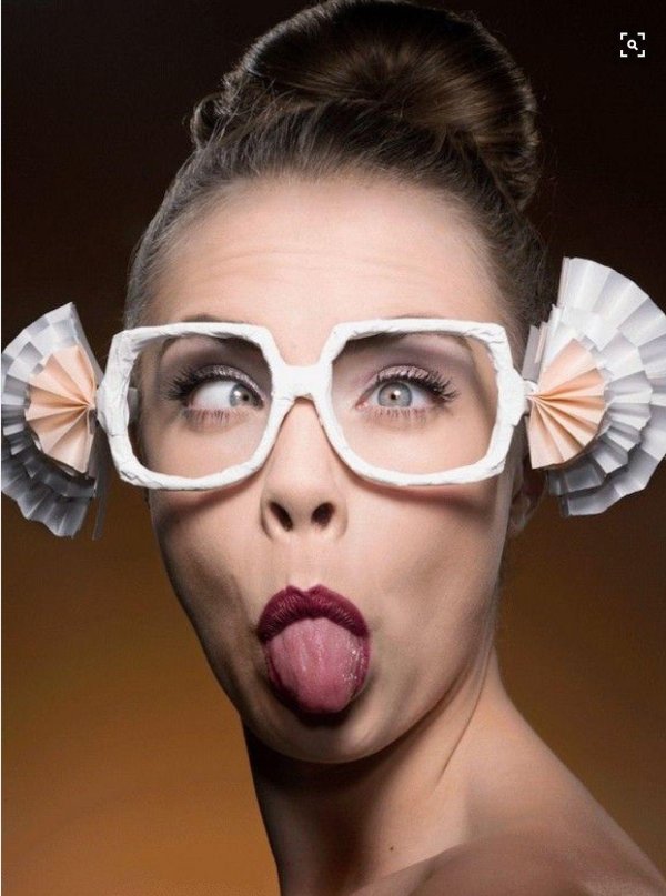 Веселая девушка