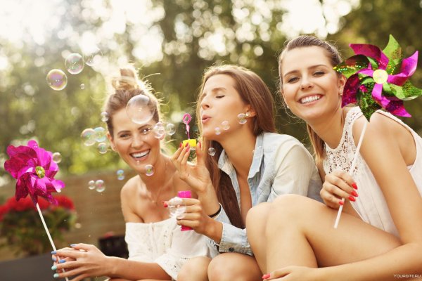 Веселая девушка